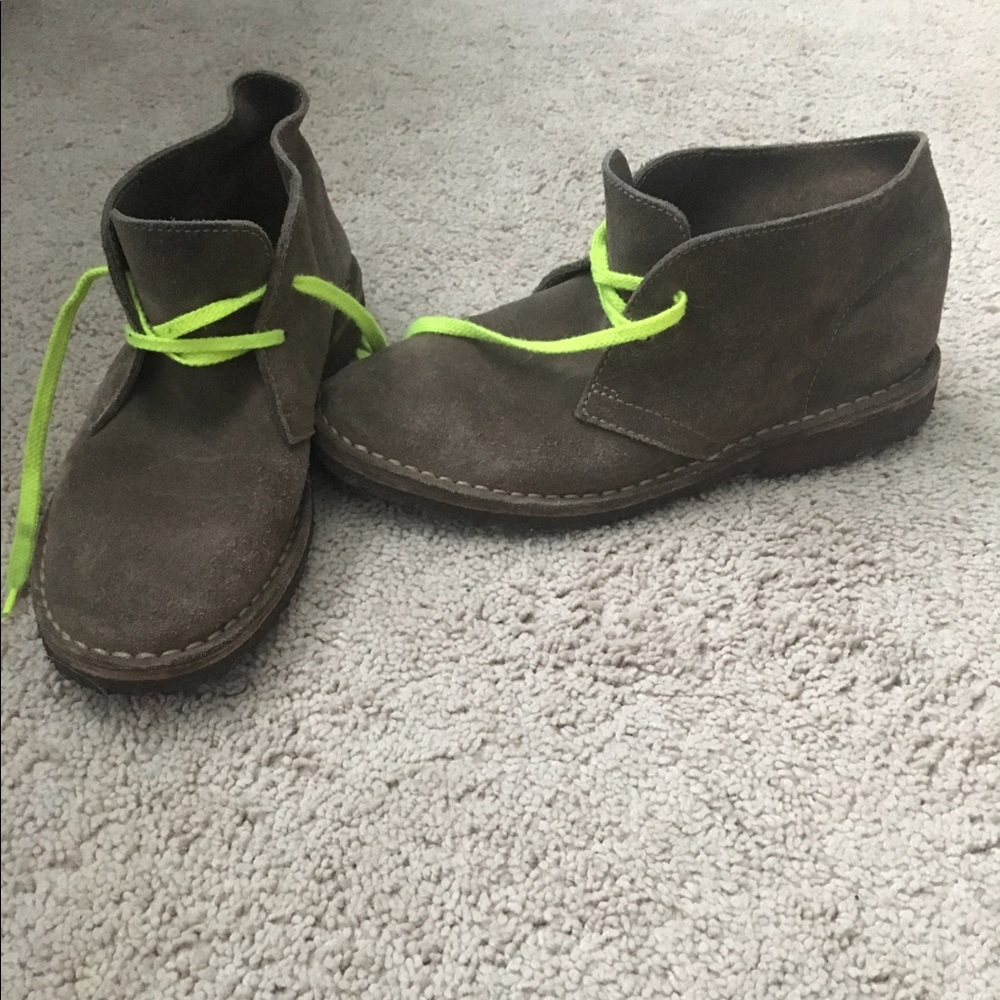 Clarks chukkas