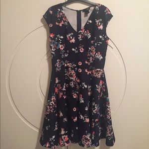 MINT CONDITION Aqua Navy Floral Dress