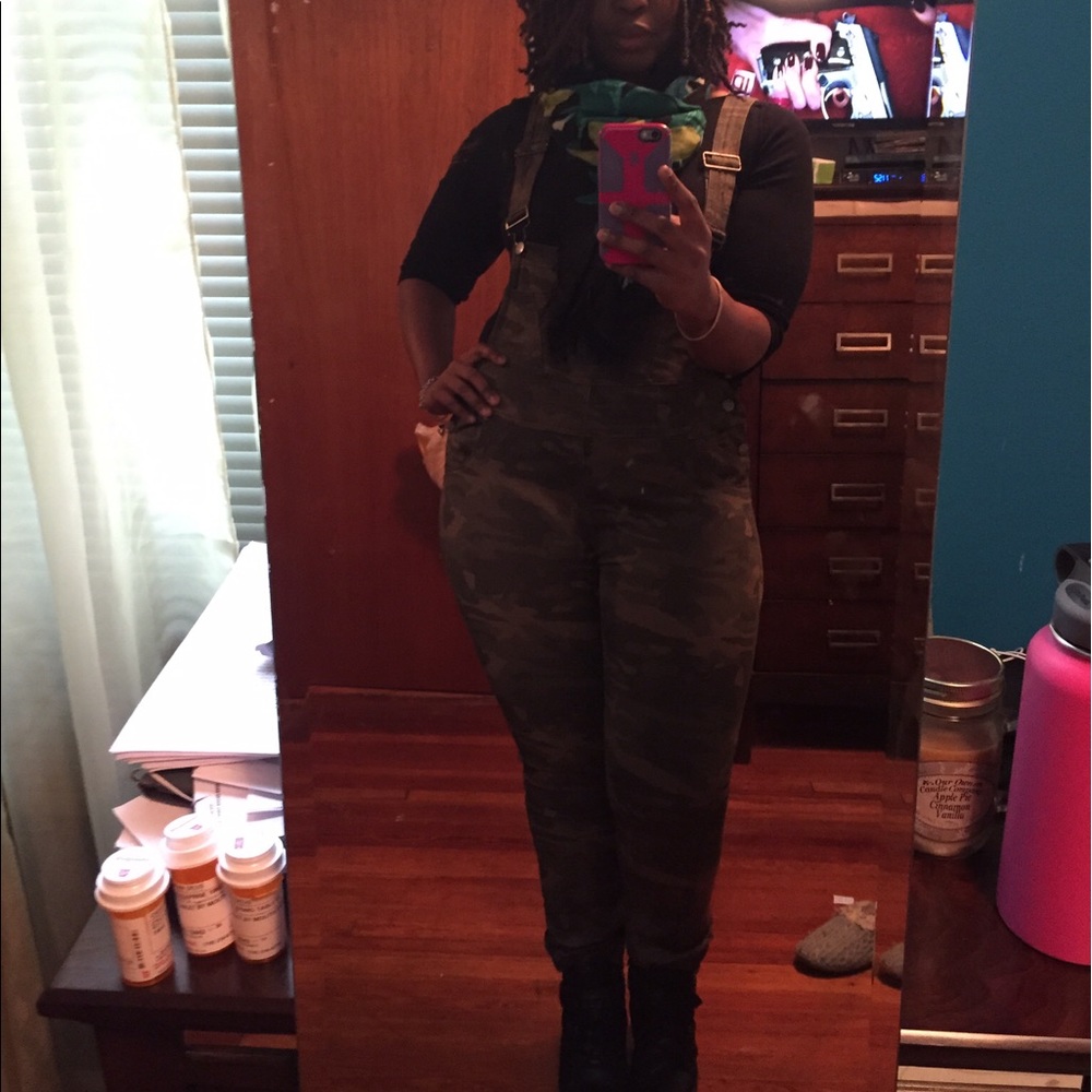 Asa Loves camouflage overalls