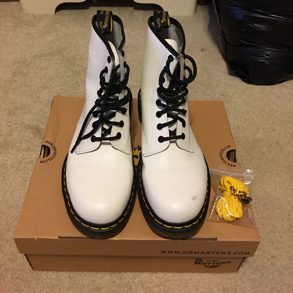 *Authentic*  White Smooth Dr. AirWalk Martens