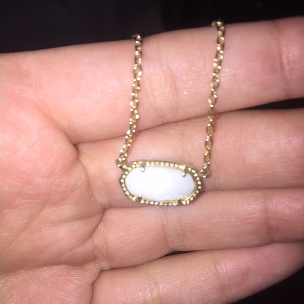 Kendra Scott necklace
