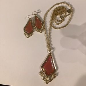 Kendra Scott necklace
