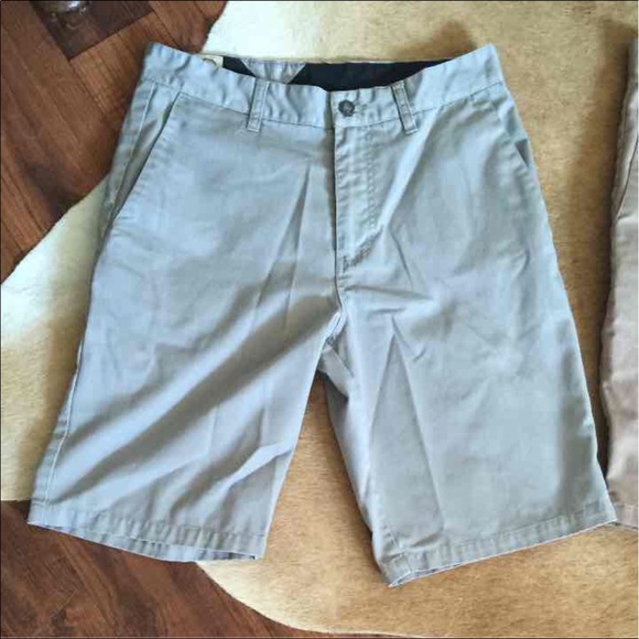 SOLD Volcom shorts - Picture 2 of 4