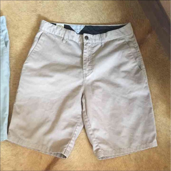 SOLD Volcom shorts - Picture 3 of 4