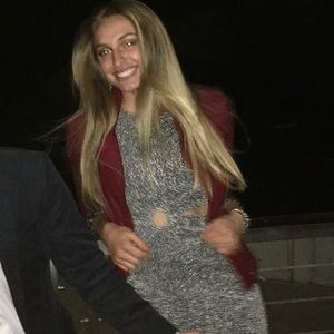 Meet your Posher, Elizabeth