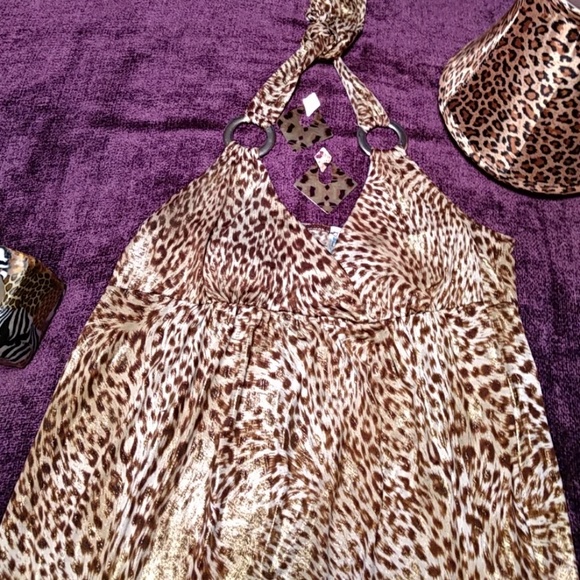 Leopard Print Halter - Picture 2 of 3