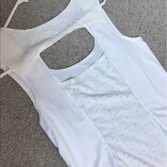 White fitness top - Picture 3 of 4