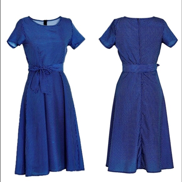 Blue and white polka dot dress in a line form - Picture 2 of 5