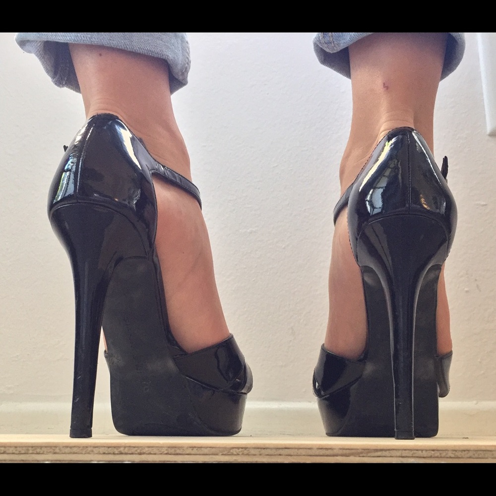 Gianni Bini Black Leather T-Strap High Heels