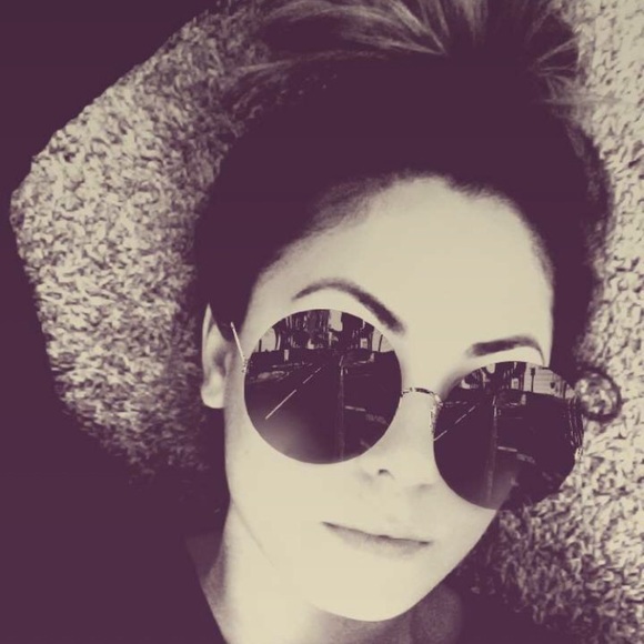 💋HELLO POSHERS🥂 - Picture 2 of 4