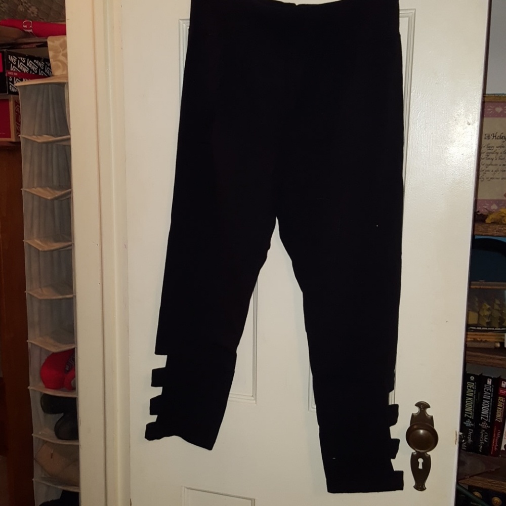 Black capri cutout leggings