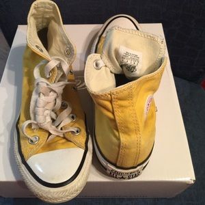 Men's size 3/Womens size 5 Yellow Converse