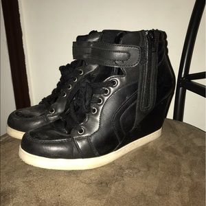 Wedge sneaker