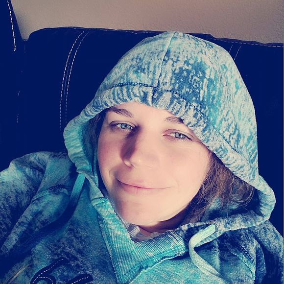 Meet your Posher, Melissa - Picture 1 of 1