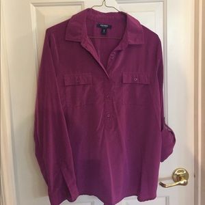 Beautiful soft purple 5 button, 2 button collared
