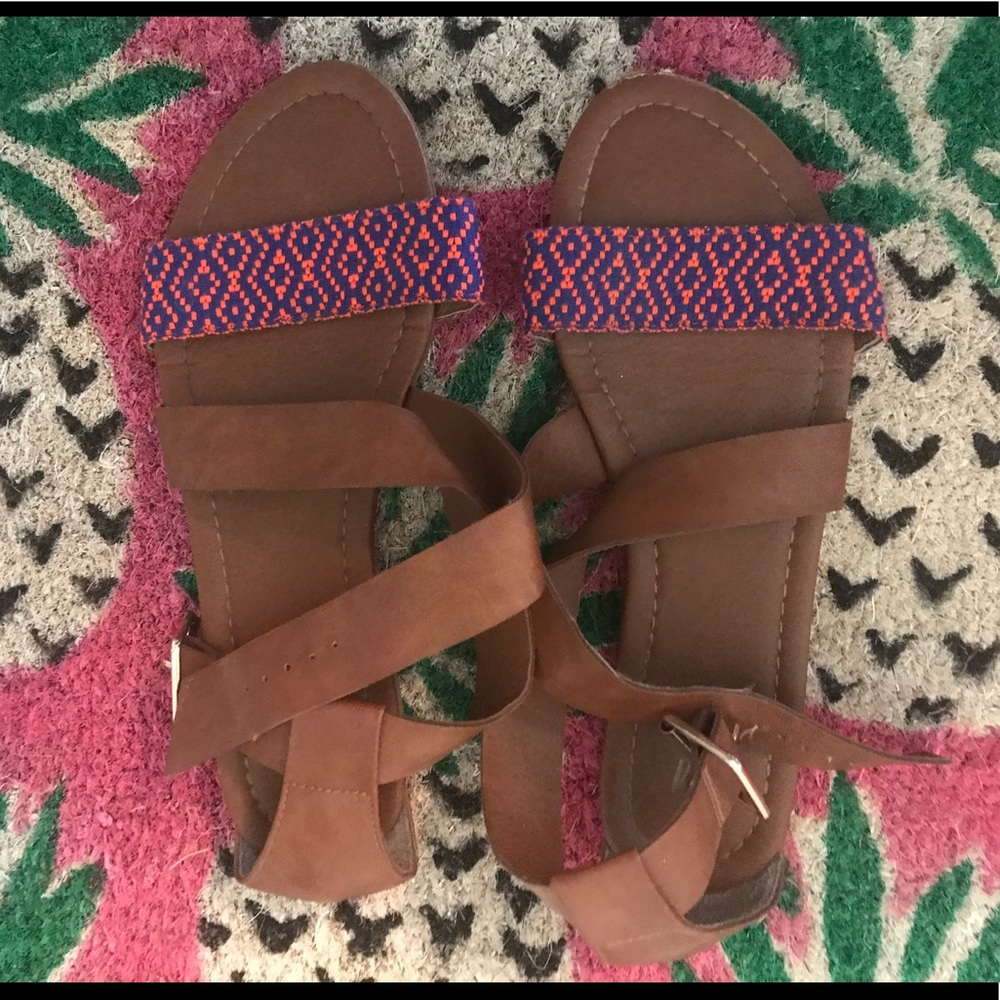 Set of 3 sandals in mint condition $9 for all 3