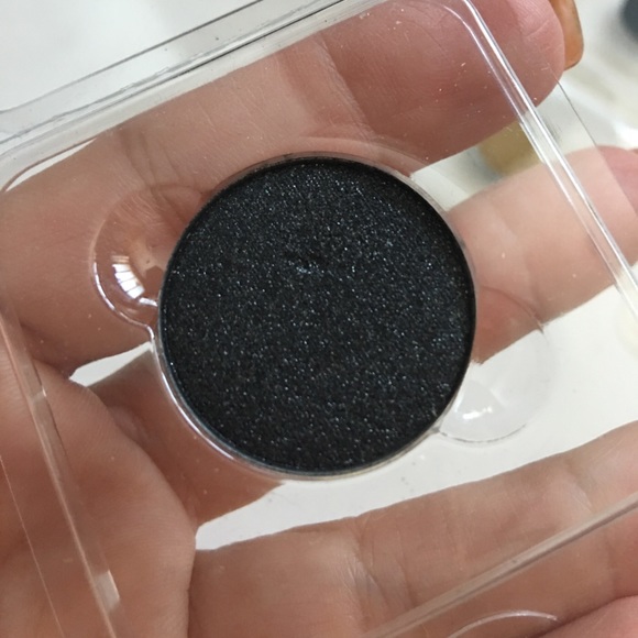 Anastasia Beverly Hills eyeshadow Midnight - Picture 2 of 4