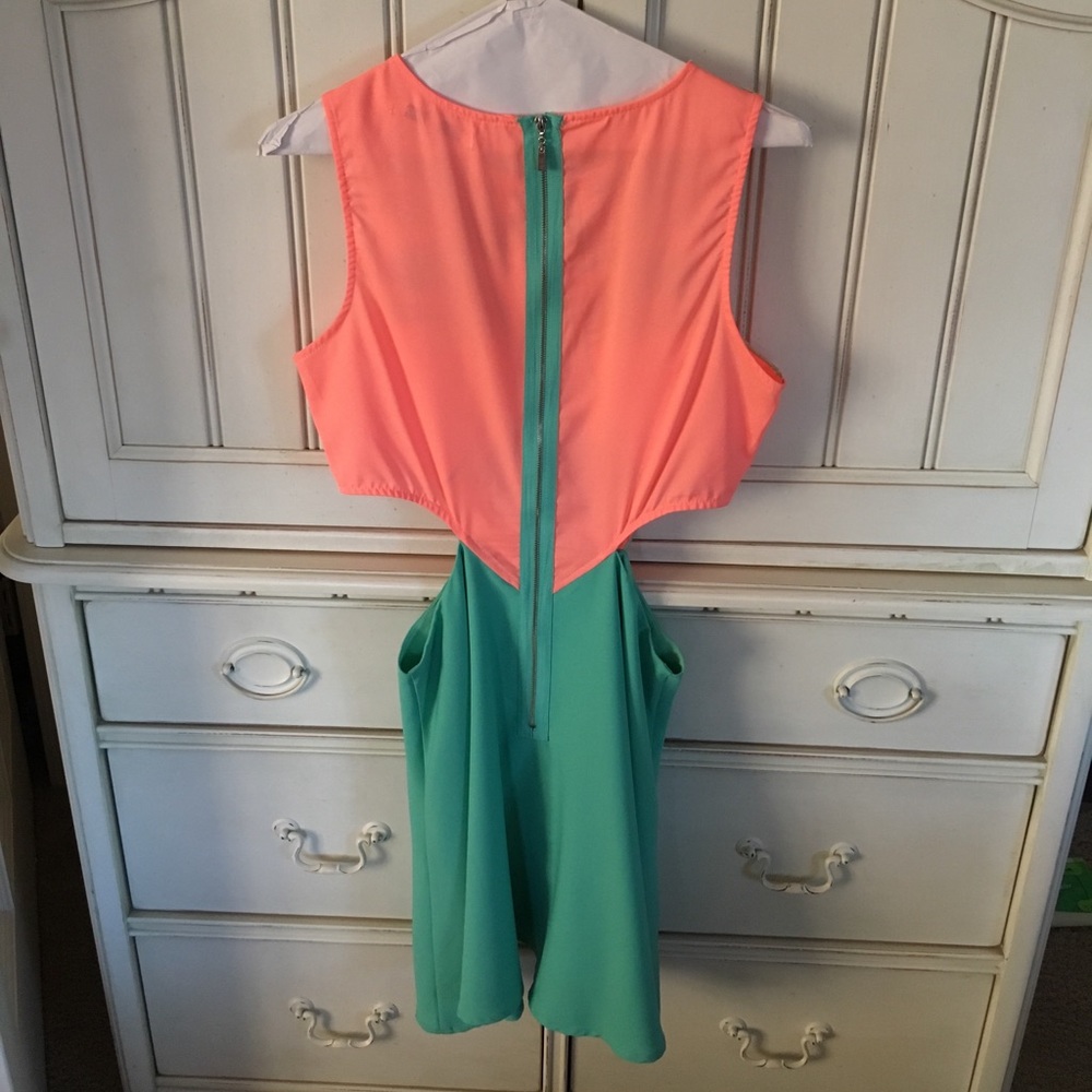 Dress - Picture 2 of 2