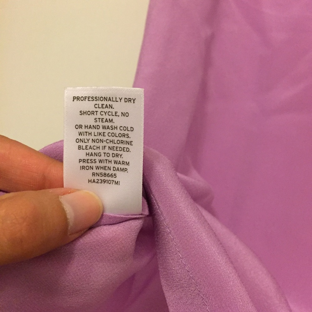 Lavender Sleeveless Silk Blouse - Picture 4 of 5