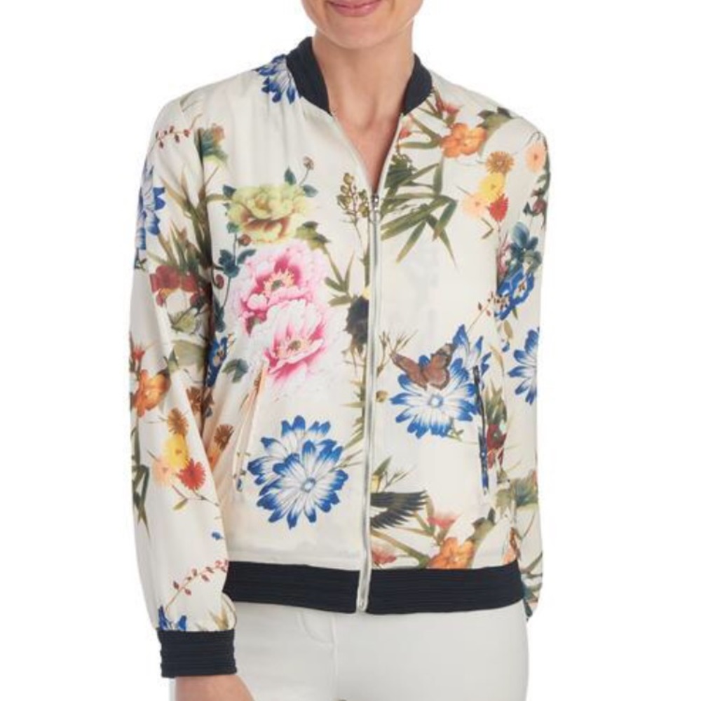 ✨HOST PICK✨Pretty floral print bomber 🌺