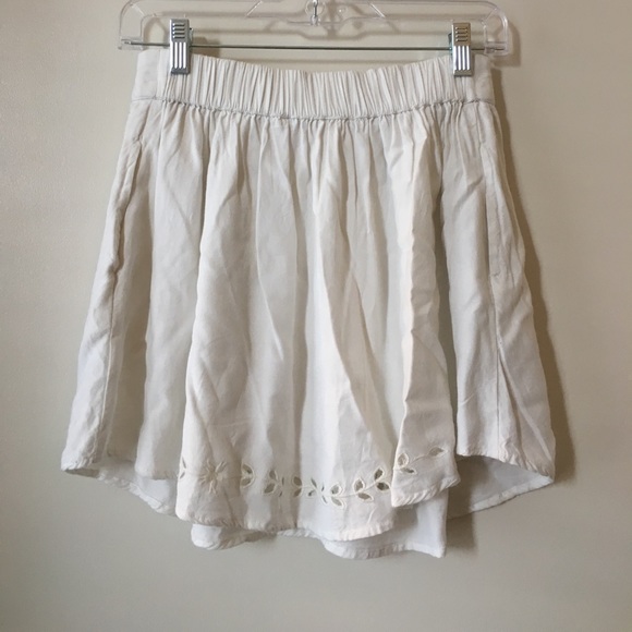 White skirt w/ embroidered details by kimchi blue - Picture 4 of 5