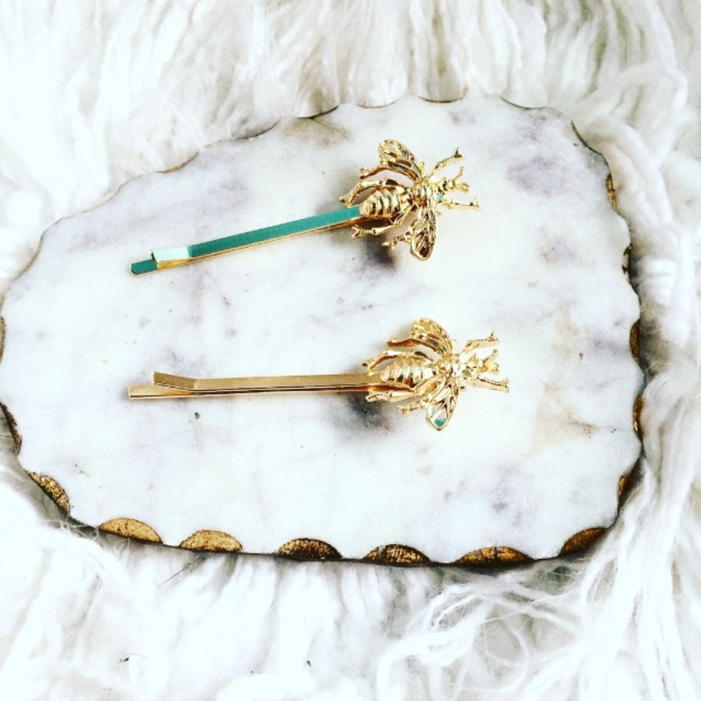 Gucci 🐝 style bee hair pins (2)