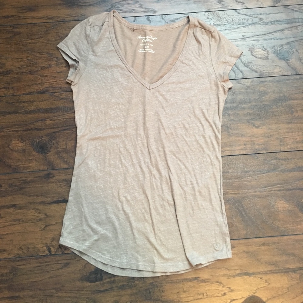 American Eagle Gold and Tan V Neck Size Medium