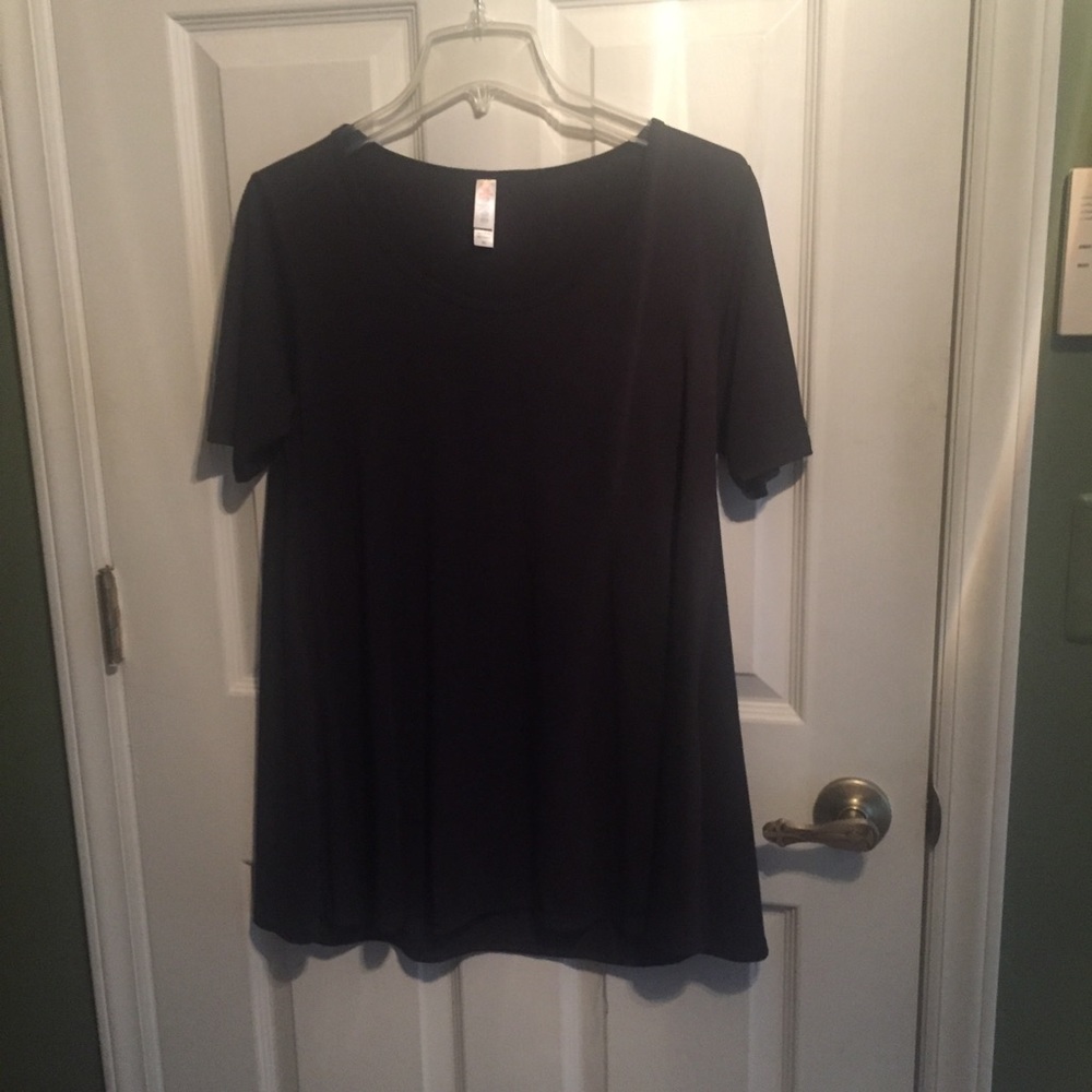 NWOT Lularoe Perfect Tee