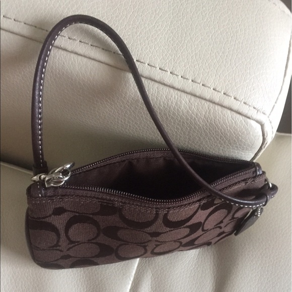 Coach Wristlet NWOT - Picture 2 of 4
