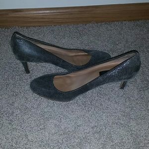 Ann Taylor Grey pump/heels