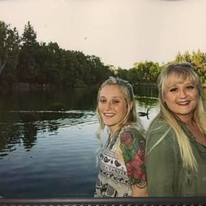 Meet your Posher, Demi