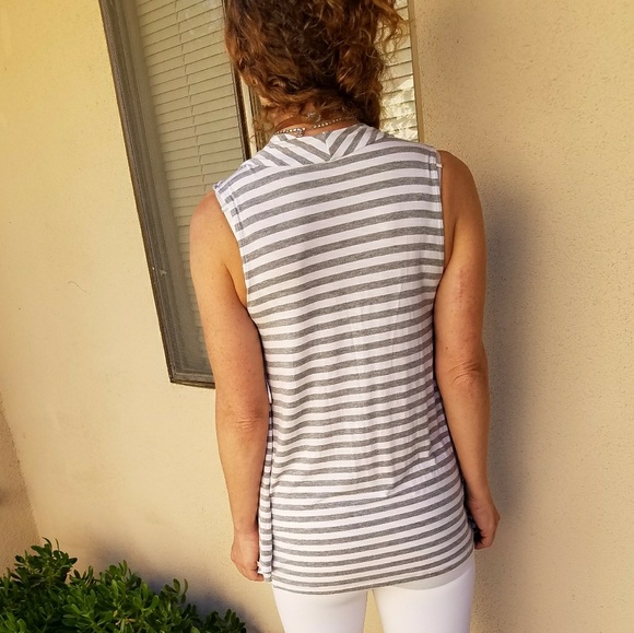 SOLD Mystree cowl top - Picture 4 of 4