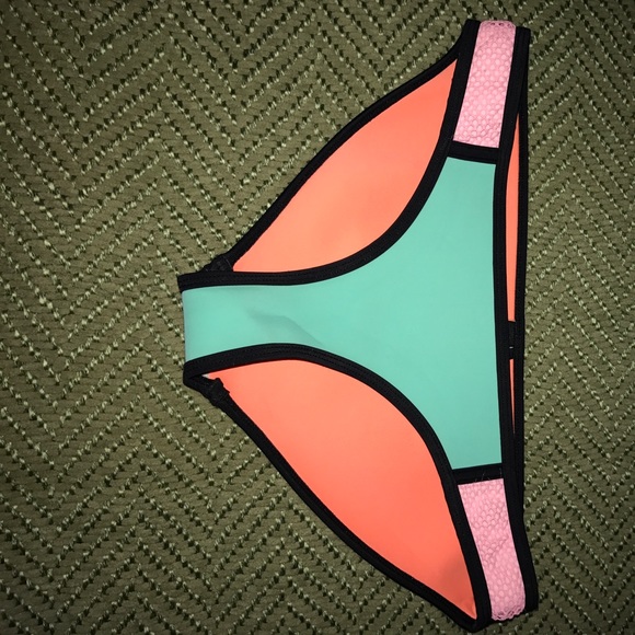 Triangl Bikini (Authentic) - Picture 3 of 8