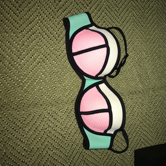 Triangl Bikini (Authentic) - Picture 4 of 8