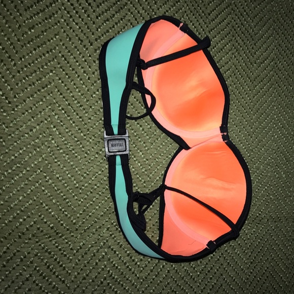 Triangl Bikini (Authentic) - Picture 5 of 8