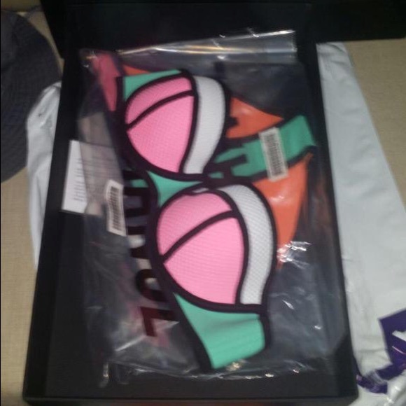 Triangl Bikini (Authentic) - Picture 6 of 8