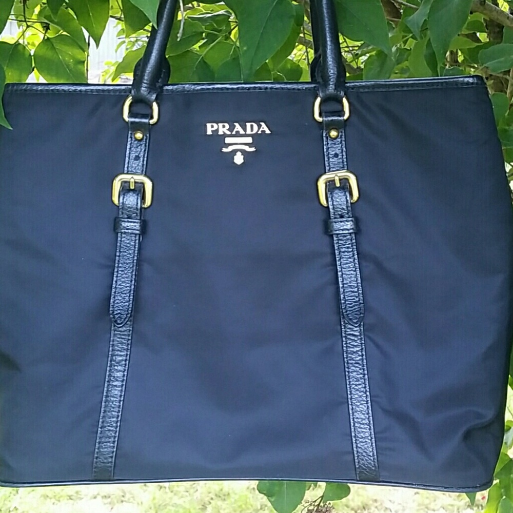 Beautiful Classic Prada 11 x 14 x 6