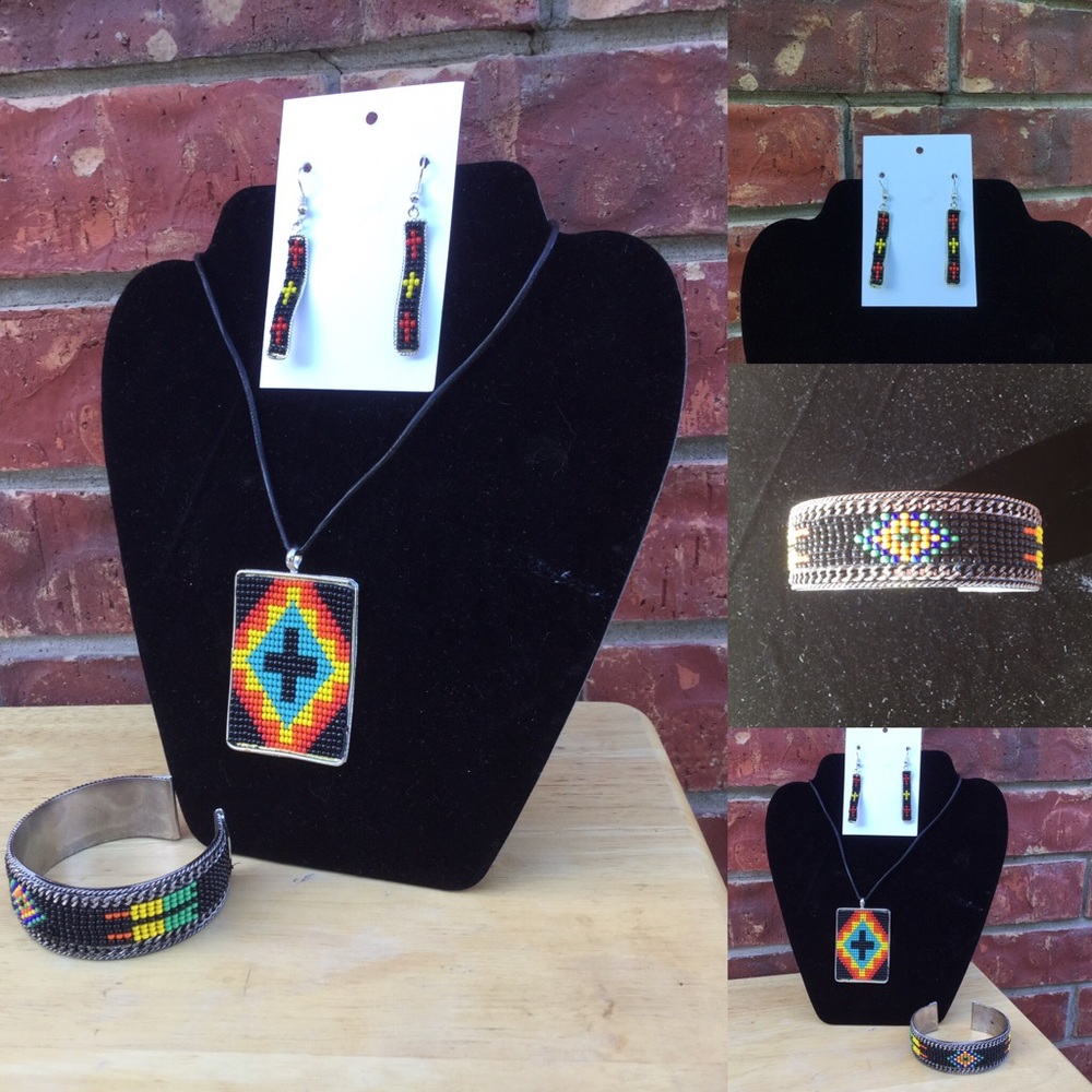 Black multicolored beaded jewelry set