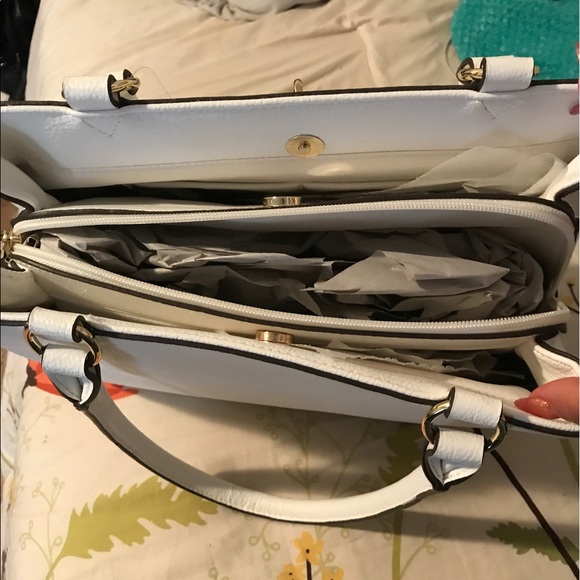 Liz Claiborne shoulder purse - Picture 3 of 3