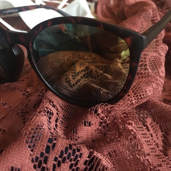 Mirrored Tortoiseshell Cat Eye Sunnies - Picture 2 of 5