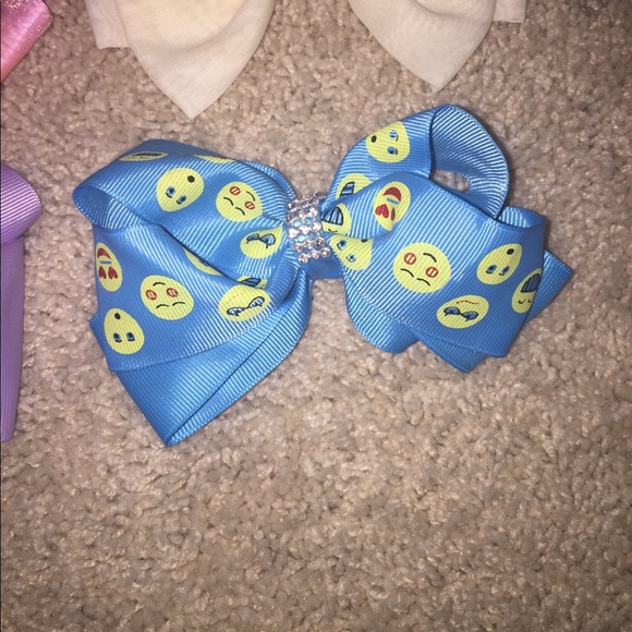 BUNDLE OF BOWS!! - Picture 2 of 5