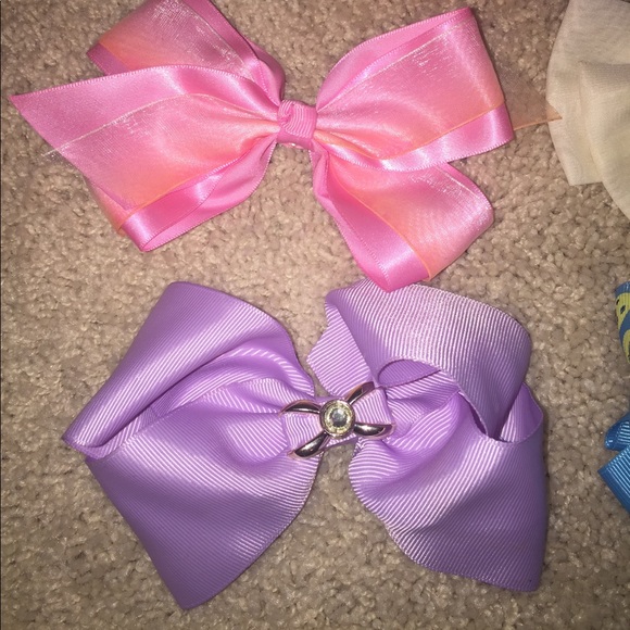 BUNDLE OF BOWS!! - Picture 4 of 5
