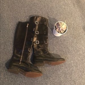 VINCE CAMUTO MOTO BLACK BUCKLE FAUX LEATHER BOOTS