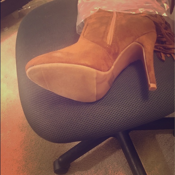 BRAND NEW Sexy Thigh-High Boots with fringe - Picture 2 of 3