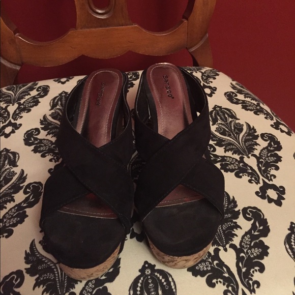 Shoes - Picture 3 of 5