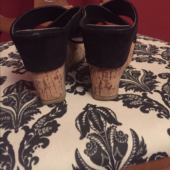 Shoes - Picture 4 of 5