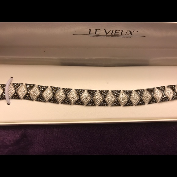 Bracelet SALE💋 - Picture 2 of 2