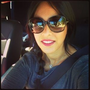 Meet your Posher, Davina