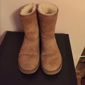 Ugg short tan boots