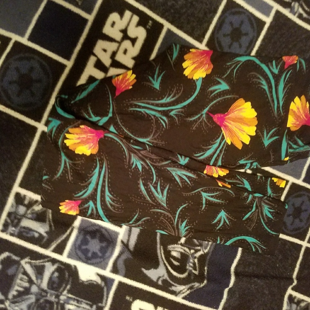 Lularoe flora OS legging